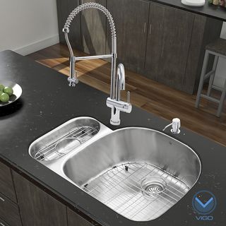 Vigo All In One 32 inch Undermount Stainless Steel Kitchen Sink And Chrome Faucet Set