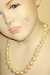 4fmg1.055, Simulated Ivory Pearls on Gold Plated Short Chain Necklace for Women and Teens Jewelry