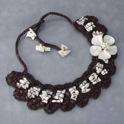 Cotton Mother of Pearl Flower and Pearl Collar Necklace (3 6 mm) (Thailand) Necklaces