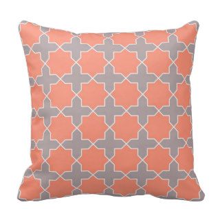 Cosy throw pillow geometric pattern