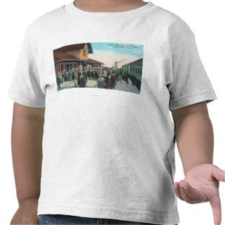 Train Passengers De Boarding Tee Shirt