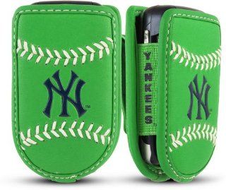 Game Wear Leather Cell Phone Holder   New York Yankees St. Patricks Day   New York Yankees  Sports Related Collectibles  Sports & Outdoors