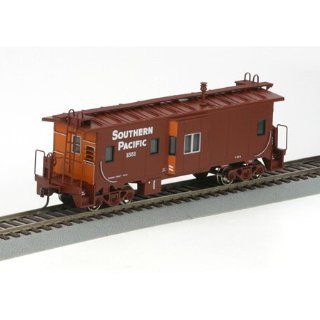 HO RTR Bay Window Caboose, SP #1551 Toys & Games