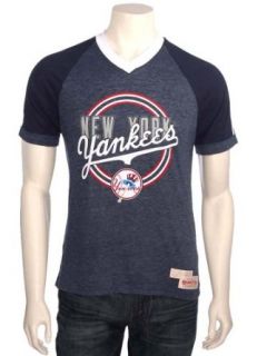 Mitchell and Ness Men's New York Yankees Bandbox V neck T shirt NYYANKEES L Clothing