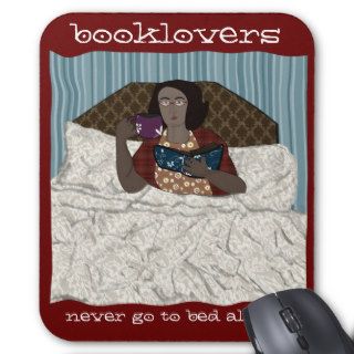 booklovers never go to bed alone mousepad