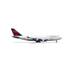 Herpa Wings Delta Airlines B747 400 1500 Model Airplane Toys & Games