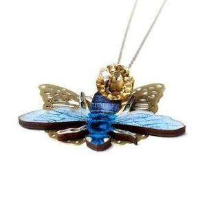 wooden bee necklace by artysmarty