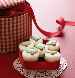 six mini christmas cakes by original hat box cake co