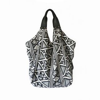 pattern hava bag with leather handles by aura que