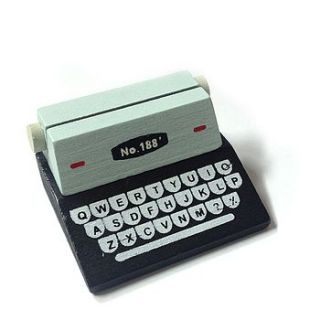 typewriter place card holder by hannah makes things