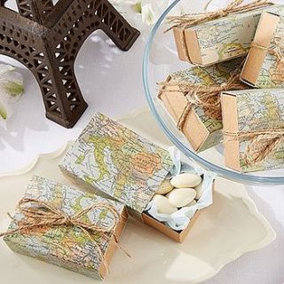 map favour boxes by hope and willow