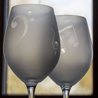 music note wine glasses by music room direct