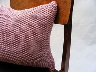 moss stitch cushion handknit in rose pink by s t r i k k handknits