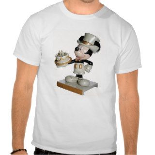 Mickey serving cake statue t shirt