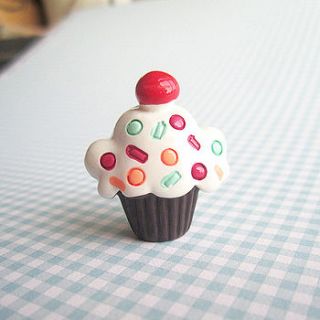 chocolate cupcake brooch by ilovehearts