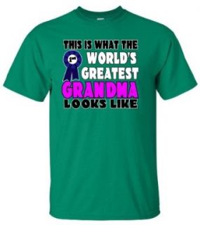 Adult Kelly Green This is What the World Greatest Grandma Looks Like T Shirt   S Clothing