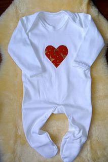 christmas baby bodysuit with christmas heart by bamboo baby