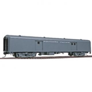 Walthers HO Scale Streamlined Pullman Standard 72' Baggage Car   Ready To Run   Southern Pacific(TM) (Smooth Sides, Gray) Toys & Games
