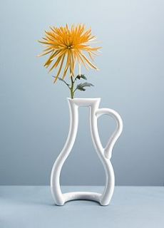 outline vase by mocha