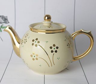 octavia teapot   cream by the vintage tea cup