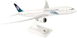 Daron Skymarks Air New Zealand 787 9 Airplane Model Building Kit, 1/200 Scale Toys & Games