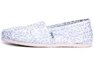 Women's TOMS Classics Silver Snow Leopard Shoe Size 7 Shoes