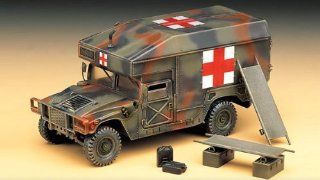 1/35 M 997 Maxi Ambulance 13243 (1352)   Plastic Model Kit Toys & Games