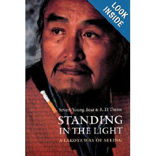 Standing in the Light A Lakota Way of Seeing (American Indian Lives) Severt Young Bear, R. D. Theisz 9780803299122 Books