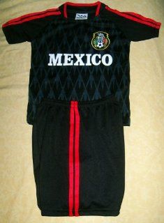 KIDS MEXICO BLACK SOCCER SET SIZE 10 (FOR AGES 8 & 9) JERSEY AND SHORTS (LINE ON SHORTS MAY BE RED OR WHITE SENT AT RANDOM) Sports & Outdoors